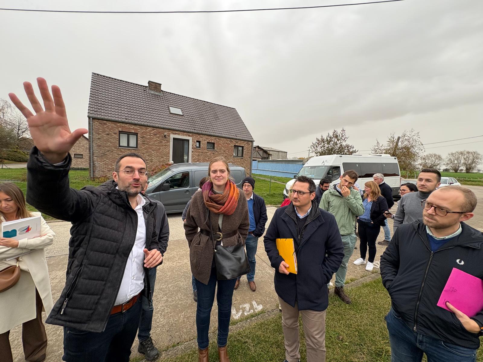 La ministre Dalcq en visite à Walhain et Chastre dans le cadre de la lutte contre les inondations
