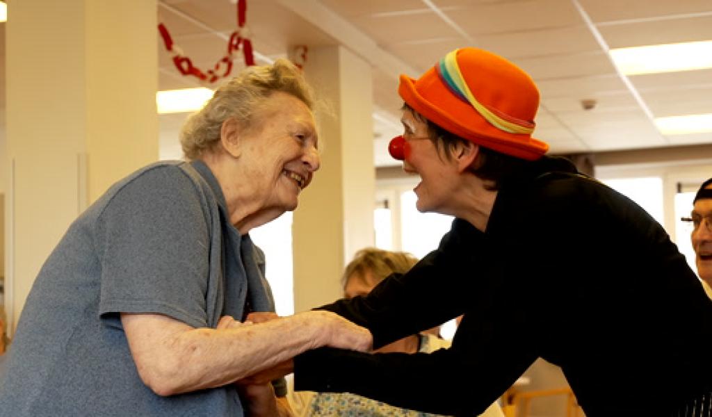 Gembloux : des animations de l'École de Cirque à destination des résidents des Maisons de Repos et de Soins du CPAS