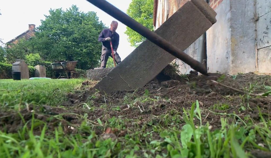 Des bénévoles redonnent vie à l'ancien cimetière de Gentinnes