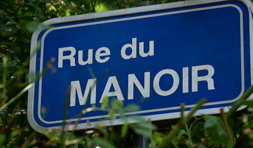 À côté de la plaque : la rue du Manoir à Wastines