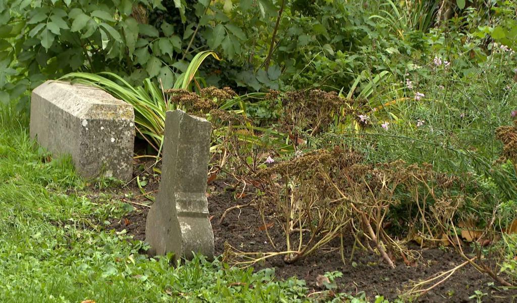 Garder en vie les anciens cimetières autour des églises