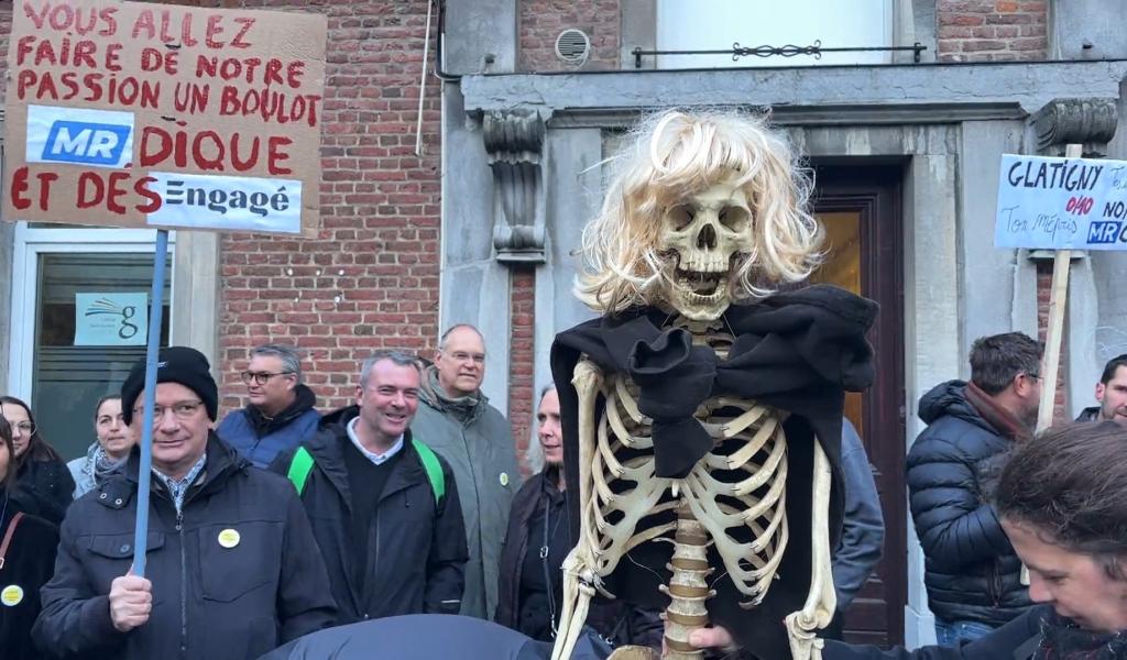 Les enseignants gembloutois ont clamé leur colère contre les économies