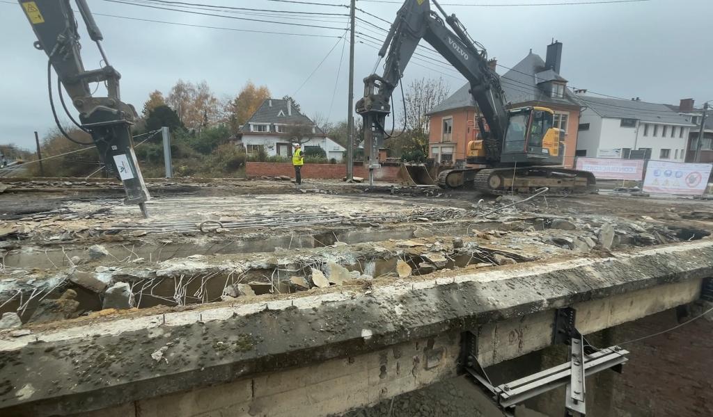 Gembloux : la démolition du pont de chemin de fer durera tout le week-end