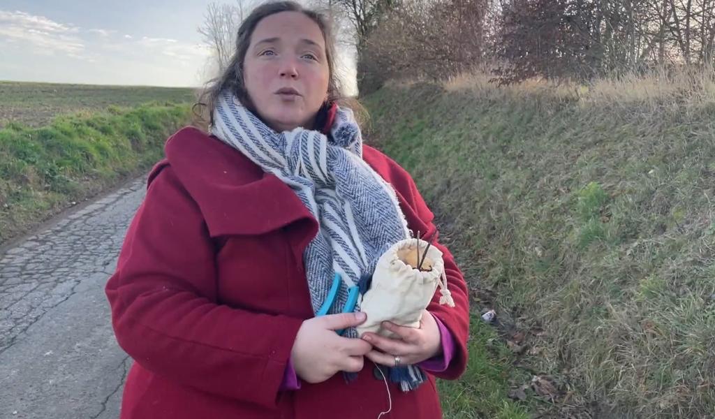 Portrait - Anabelle Cromphouldt, herboriste-cueilleuse