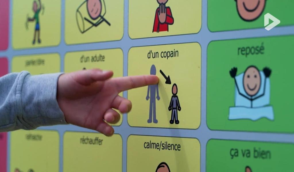 Ecole communale de Perbais : un tableau de langage assisté pour exprimer ses émotions