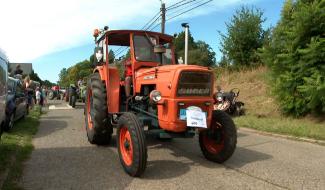 Fête du 15 Août : 150 vieux tracteurs paradent dans les rues de Malèves
