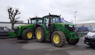 La centrale de distribution d'Aldi à nouveau bloquée par les agriculteurs aux Isnes