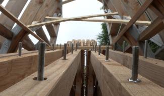 Gembloux : la structure de bois du jumelage est (en partie) arrivée d'Épinal