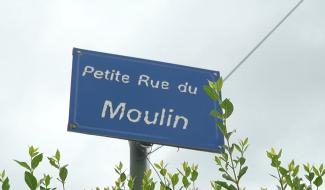 À côté de la plaque : la petite rue du Moulin à Orbais
