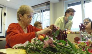 Des élèves d'art floral en visite à "La Charmille" à l'approche de la Saint-Valentin