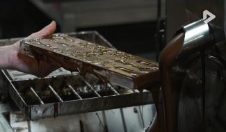 What the fact ? - Comment se fabriquent nos pralines au chocolat ?