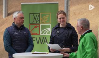 Une note pour moins de pesticides remise à la Ministre wallonne de l’Agriculture à Perwez