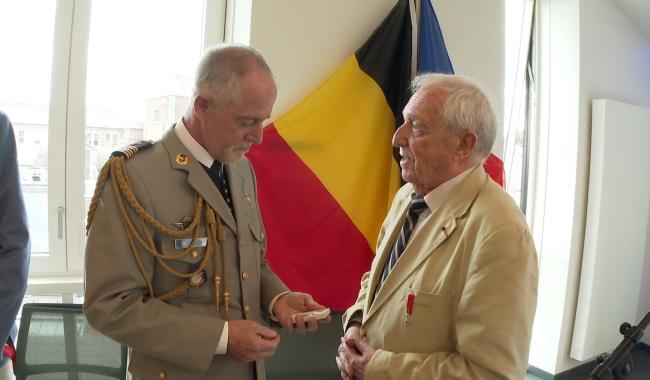 La médaille de la bataille de Gembloux remise à un officier français