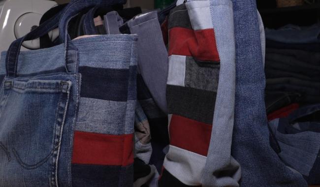 Gembloux : des jeans recyclés en sac