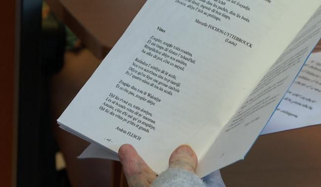 Une grande chaîne de lecture en wallon à Perwez