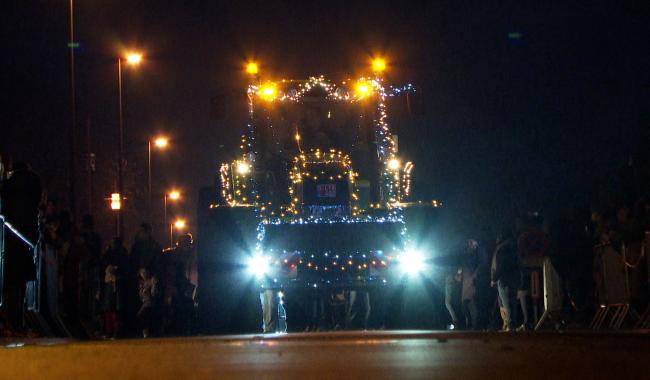 Une cinquantaine de tracteurs illuminés paradent dans Chastre
