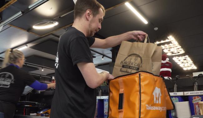 Hausse de la TVA de 6 à 12% sur les livraisons et plats à emporter : une mesure qui passe mal