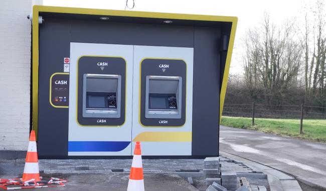 Installation de deux nouveaux distributeurs Batopin à Chastre