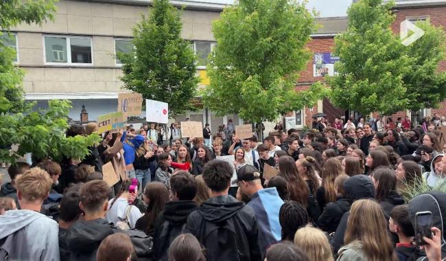 Contestation dans l’enseignement : les élèves de Gembloux dans la rue