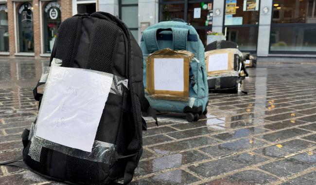 Gembloux : des cartables alignés pour sensibiliser au harcèlement