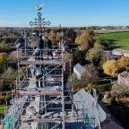 Le coq replacé sur le clocher restauré de l'église de Lonzée