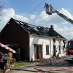 La toiture d'une habitation ravagée par les flammes à Walhain