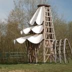 Grand-Leez : une structure en bois en hommage aux 50 ans du jumelage entre Épinal et Gembloux près de l’étang