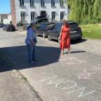 Enseignement : la contestation se poursuit dans la région, les rues des députés recouvertes de messages à la craie