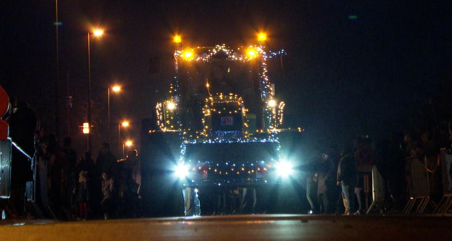 Une cinquantaine de tracteurs illuminés paradent dans Chastre