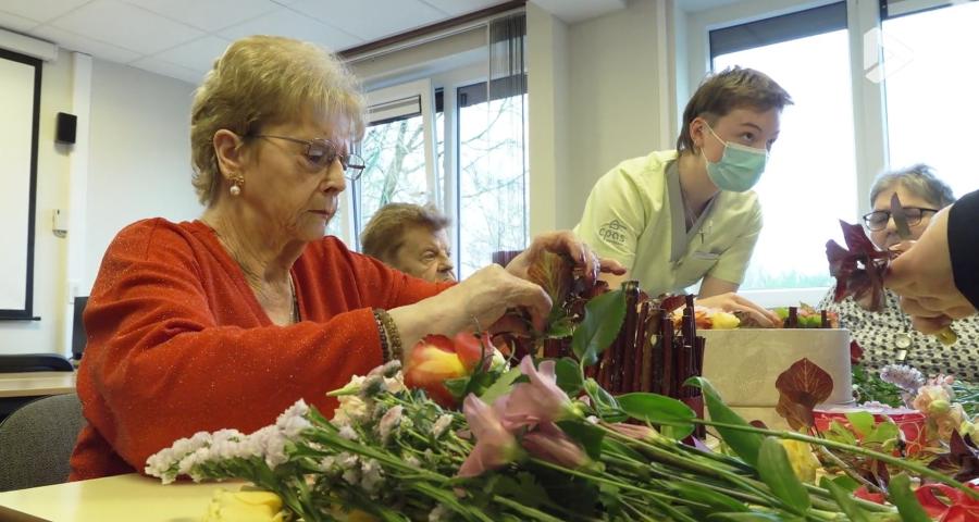 Des élèves d'art floral en visite à "La Charmille" à l'approche de la Saint-Valentin