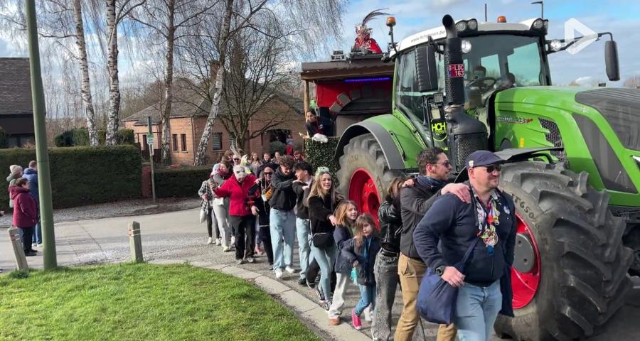 Carnaval de Perwez : le soleil et l'ambiance au beau fixe