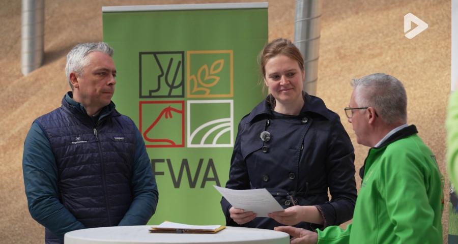 Une note pour moins de pesticides remise à la Ministre wallonne de l’Agriculture à Perwez