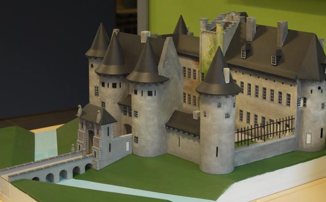 Léon a mis un an pour réaliser la maquette du château de Corroy