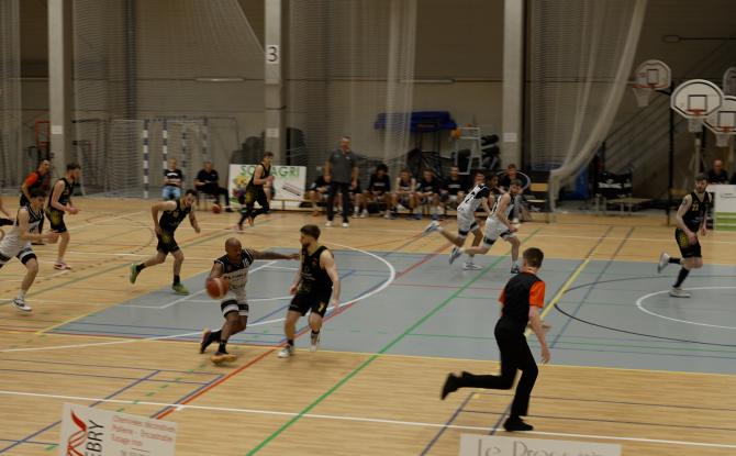 Basket R1 : Gembloux va en finale après un match haletant contre Fleurus (79 - 78)