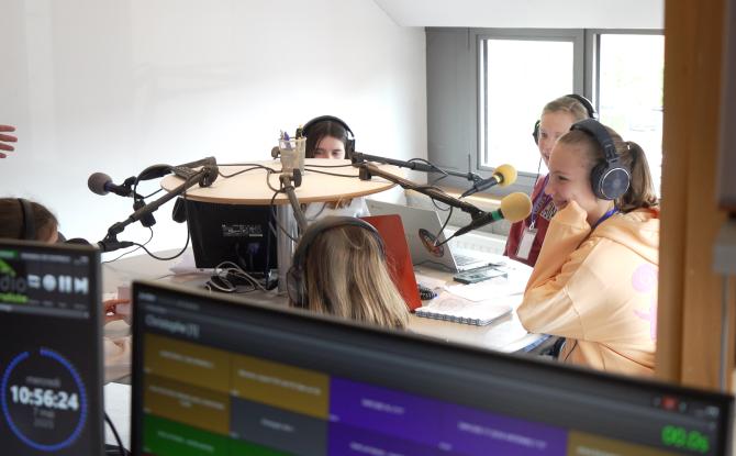 Des jeunes en stage avec UpRadio et le Foyer culturel de Perwez