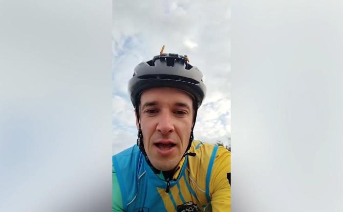 Ultra-triathlon : sur son vélo, Benoit Delahaye est en route vers Orval