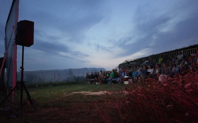 Gembloux : un cinéma en plein air dans le jardin potager d'Ekikrok