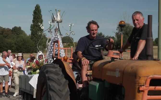 Malèves : le tracteur de la Vierge Marie est avancé