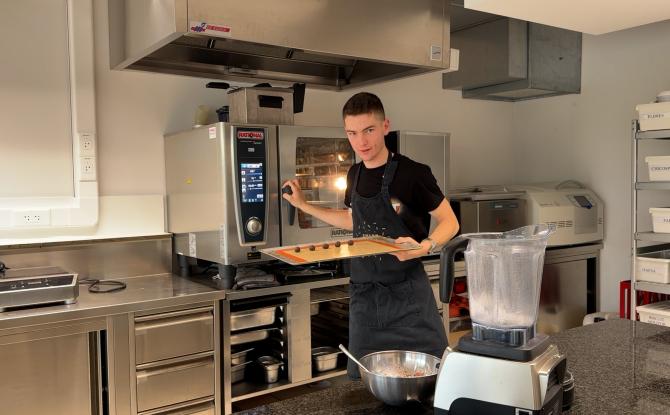 Un étudiant de Gembloux Agro-Bio Tech crée des snacks sains pour les sportifs
