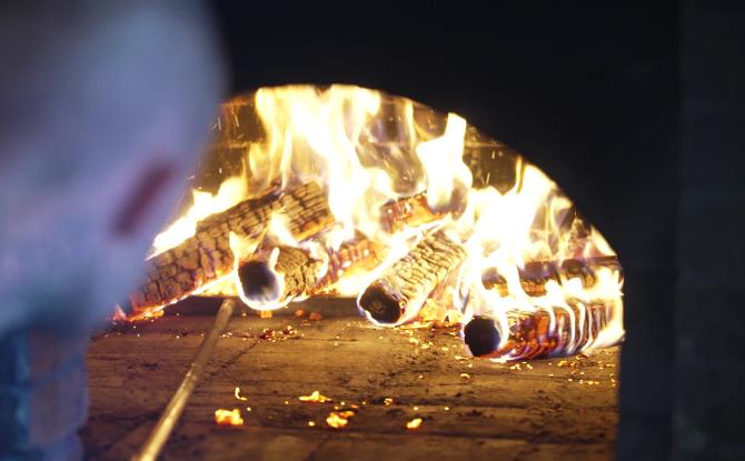En 2025, le bois reste le combustible le plus abordable