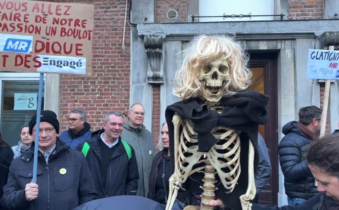 Les enseignants gembloutois ont clamé leur colère contre les économies