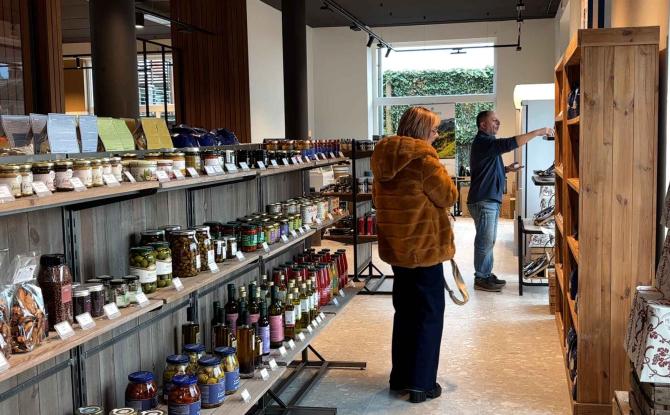 À Walhain, l'Artisanhalle réunit un boulanger, un boucher et un épicier
