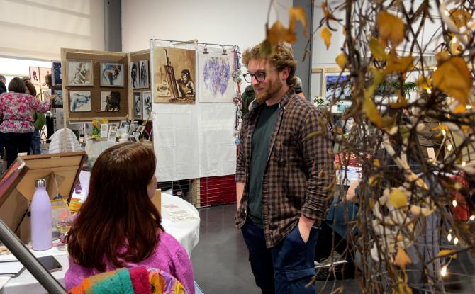 À Perwez, le M’artChé de Noël crée un espace où l’art devient accessible à tous