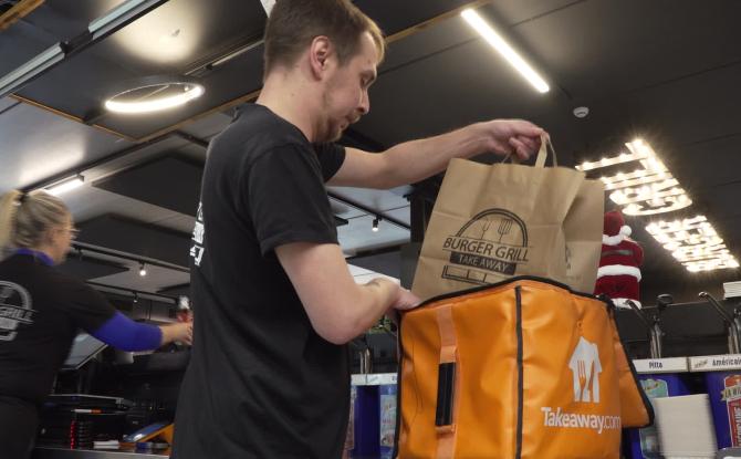 Hausse de la TVA de 6 à 12% sur les livraisons et plats à emporter : une mesure qui passe mal