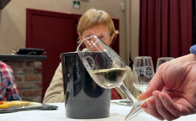 À Walhain, l’œnologie se découvre à l’aveugle et en toute modération