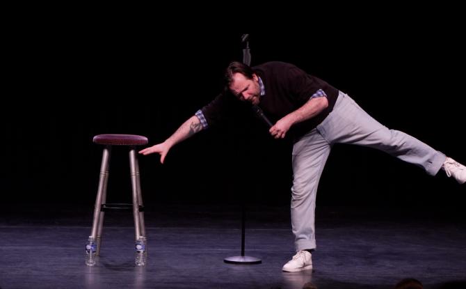 À Perwez, Dan Gagnon teste un stand-up pour enfants inédit