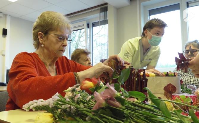 Des élèves d'art floral en visite à "La Charmille" à l'approche de la Saint-Valentin