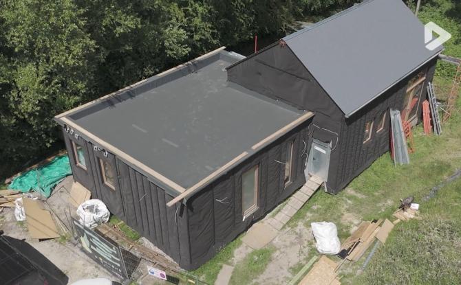 Chastre : une maison "zéro béton", érigée sur pilotis